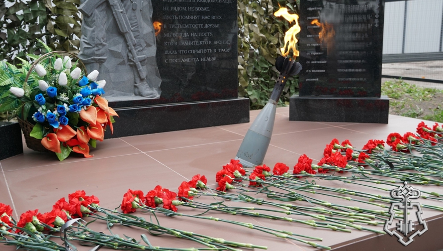 Память погибших при выполнении служебных обязанностей военнослужащих и сотрудников войск правопорядка почтили в Брянске