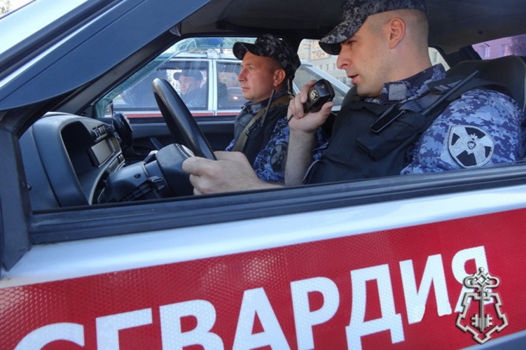 Росгвардейцы задержали юную грабительницу в Брянске