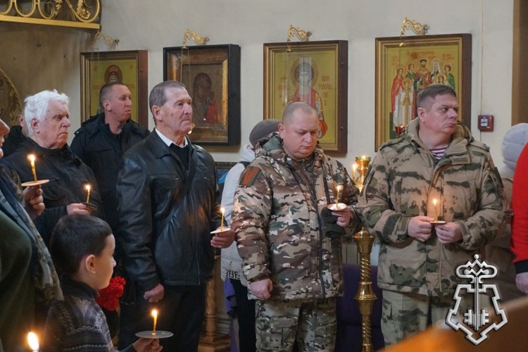Память погибших при выполнении служебных обязанностей военнослужащих и сотрудников войск правопорядка почтили в Брянске