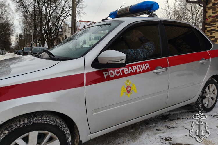 В Брянске росгвардейцы задержали подозреваемого в грабеже магазина