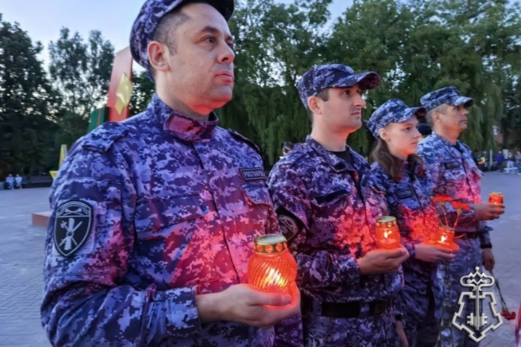 Росгвардейцы приняли участие в ежегодной акции «Свеча памяти» в Брянске