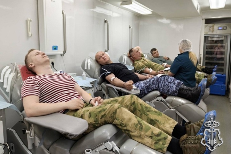 Сотрудники вневедомственной охраны Росгвардии сдали кровь в рамках акции «От сердца к сердцу» в Брянске