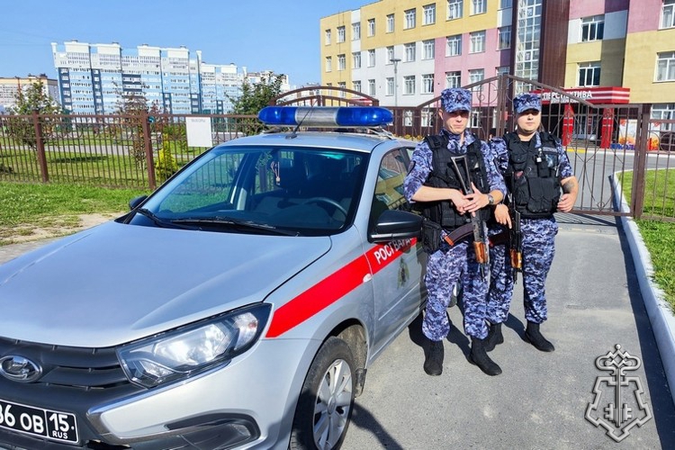 Сотрудники Росгвардии обеспечили безопасность празднования Дня знаний в Брянске