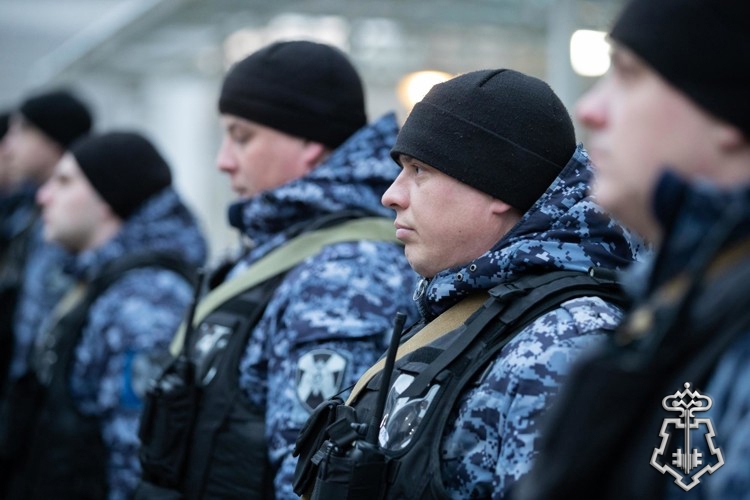 В Брянске росгвардейцы задержали подозреваемую в грабеже магазина