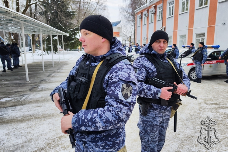 В Брянске сотрудники вневедомственной охраны Росгвардии задержали мужчину, находящегося в розыске