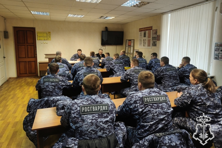 Росгвардейцы провели занятие со слушателями Брянского филиала Орловского института МВД