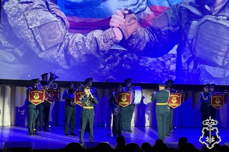 Брянский военный оркестр Росгвардии исполнил патриотические песни на юбилее Кремлёвского полка