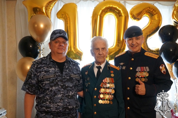 Росгвардейцы поздравили с 102-летием ветерана Великой Отечественной войны в Брянске