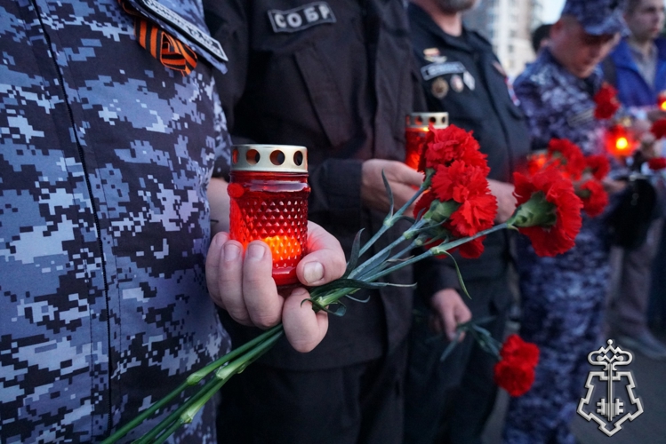 В Брянске росгвардейцы присоединились к акции «Свеча памяти» (ВИДЕО)
