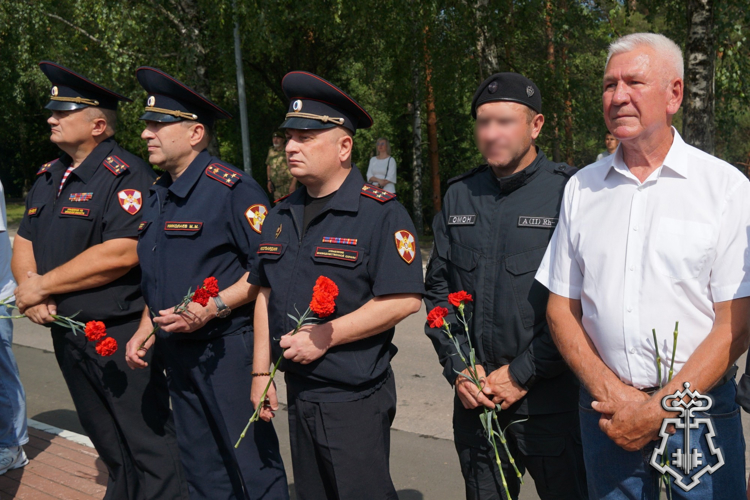 Росгвардейцы почтили память ветеранов боевых действий в Брянске