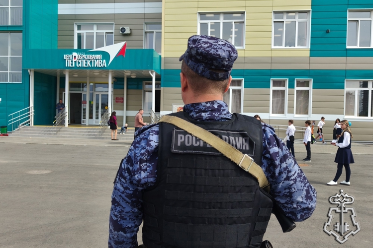 Брянские росгвардейцы обеспечили безопасность в День знаний 