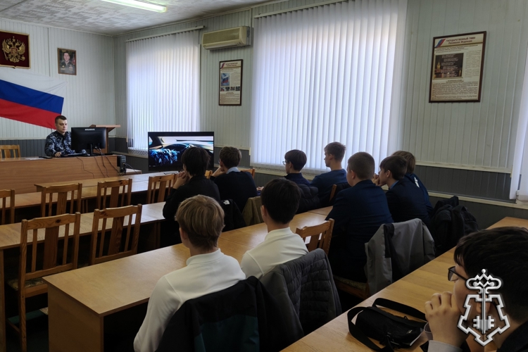 Росгвардейцы провели урок правовой грамотности и профориентации для школьников Брянска