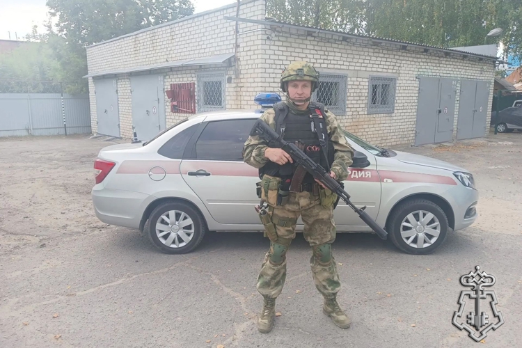 Сотрудник Росгвардии сбил вражеский дрон в брянском приграничье