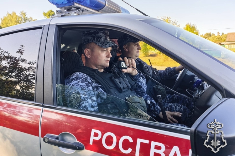 В Брянске росгвардейцы задержали женщину, пытавшуюся расплатиться поддельной купюрой